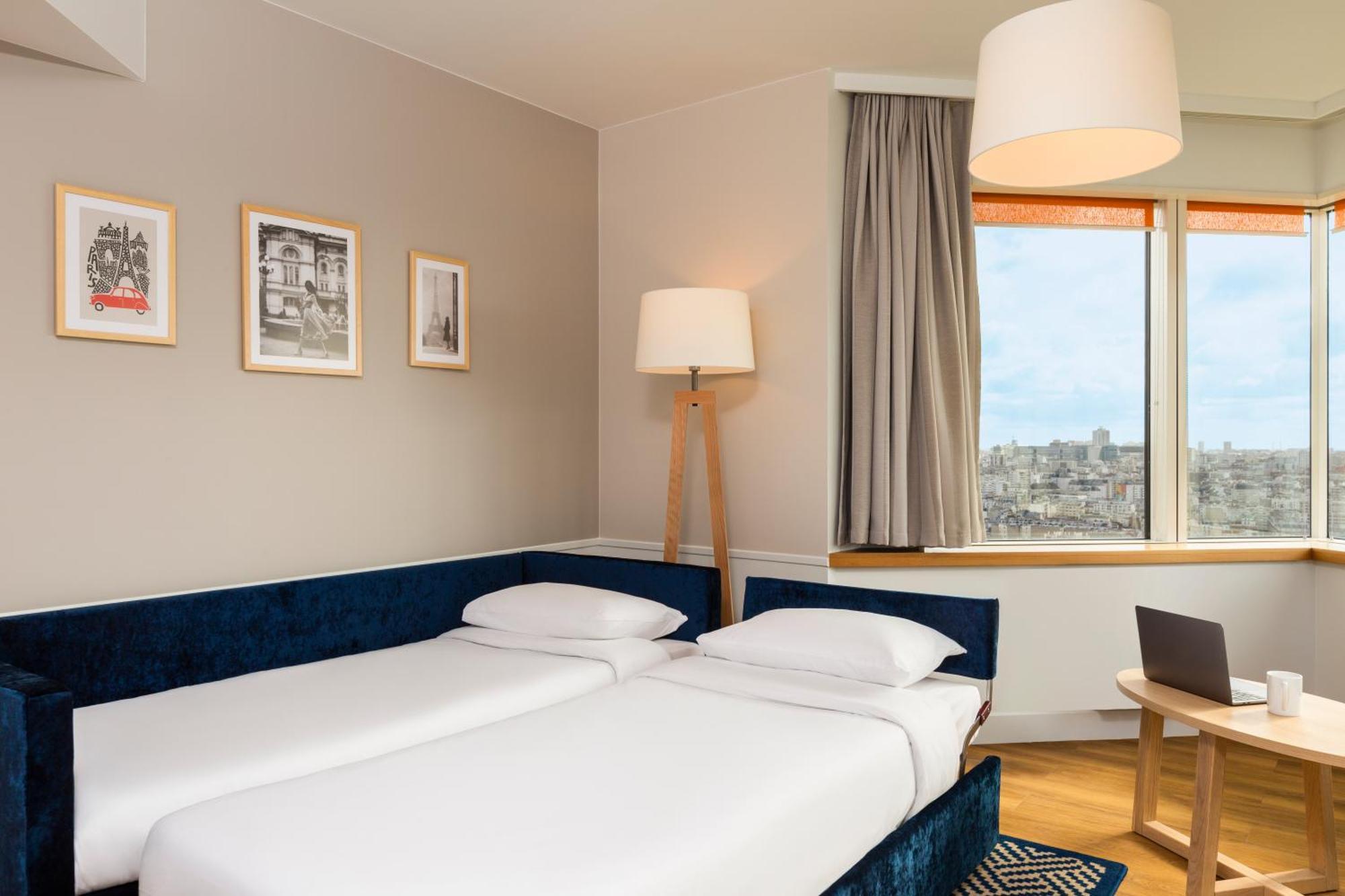 One-Bedroom Apartment View on Eiffel Tower