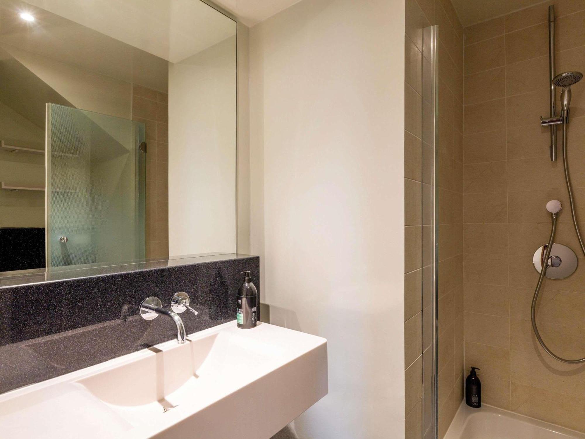 One-Bedroom Apartment View on Eiffel Tower